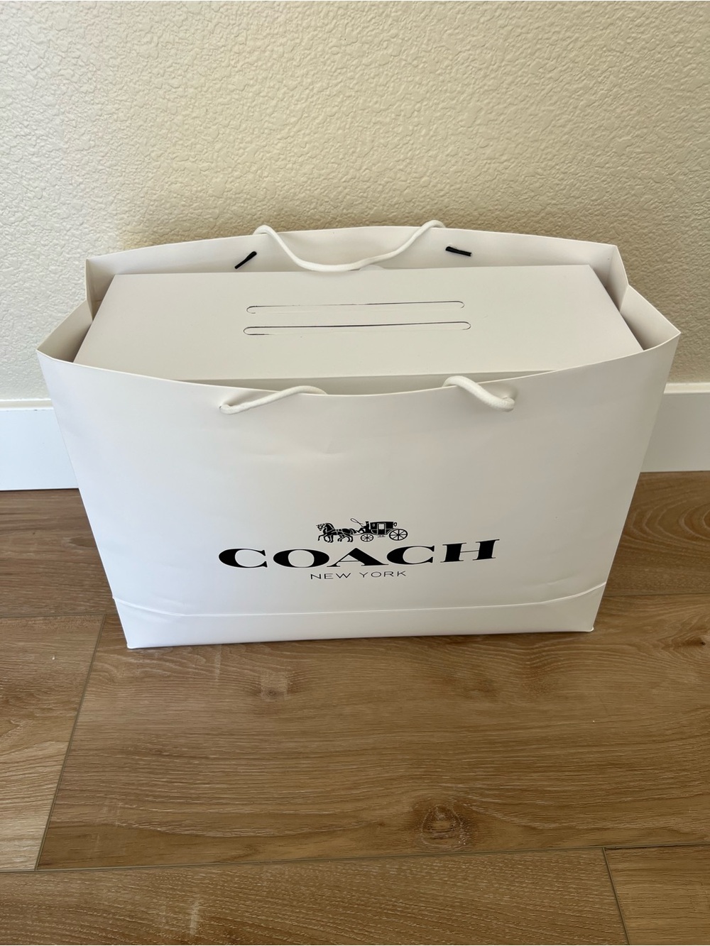COACH NWT Evelyn Shoulder Bag
With Quilting (Full Inclusion) - Picture 6 of 12